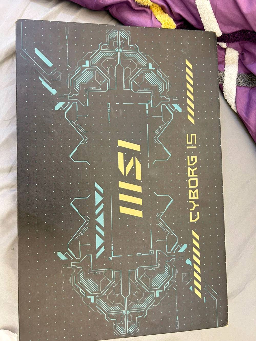 السلام عليكم لابتوب للبيع:

 MSI Cyborg 15 A13VE-218US

لابتوب Gaming قوي ومناسب للألعاب، التصميم، الهندسة المعمارية والرندر 

🔹 المعالج: Intel Core i7-13620H – الجيل 13
10 Cores / 16 Threads – سرعة تصل إلى 4.9GHz

🔹 كرت الشاشة: NVIDIA GeForce RTX 4050
VRAM 6GB GDDR6

🔹 الرام: 16GB DDR5 5200MHz
قابل للترقية

🔹 التخزين: 512GB NVMe SSD PCIe Gen 4
سريع وقابل للترقية

🔹 الشاشة: 15.6” FHD 1920×1080
IPS-Level – 144Hz

🔹 نظام التشغيل: Windows 11 Home
🔹 المنافذ: USB-A + USB-C + HDMI 2.1 + RJ45 🔌
🔹 البطارية: 53.5Wh 
🔹 الشاحن: الأصلي 120W
🔹 الوزن: تقريباً 1.98 كغم

مناسب جداً لـ:
 AutoCAD
Revit
SketchUp
3ds Max
Lumion
Enscape
Photoshop
والألعاب

يأتي مع:
✅ اللابتوب
✅ الشاحن الأصلي
✅ الماوس
✅ الكارتونة والملحقات

الحالة: استخدام نظيف وجميع القطع أصلية ماعدا انه يحتاج تغير بطارية فقط.

📩 السعر: 800 و بي مجال 
📍 المكان: يوصلك للبيت
للتواصل: ‪+964 771 000 0984