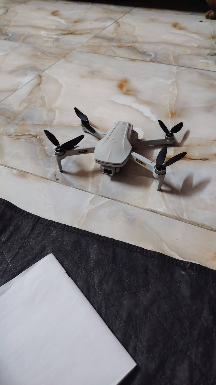 طياره درون البيع فقط بطاريه منفوخه متشتغل الطياره تشتغل 

مطير من ورا البطاريه الطياره ما مستخدمه امزون ! السعر الاستفسار على هذا الرقم ***********
