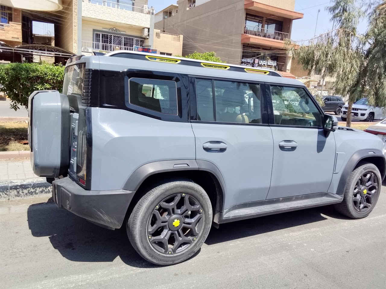 جيتور t2 سيارة جديدة ومكفوله ماخذتها على ايدي من الشركه ماشيه 38 السيارة فول مواصفات موديل 25 رقم بغداد سونرها مرفق للعلم المكينه ابد مواصليلها على ايدي السيارة *********** عارضها 34 مليون وبيها مجال
