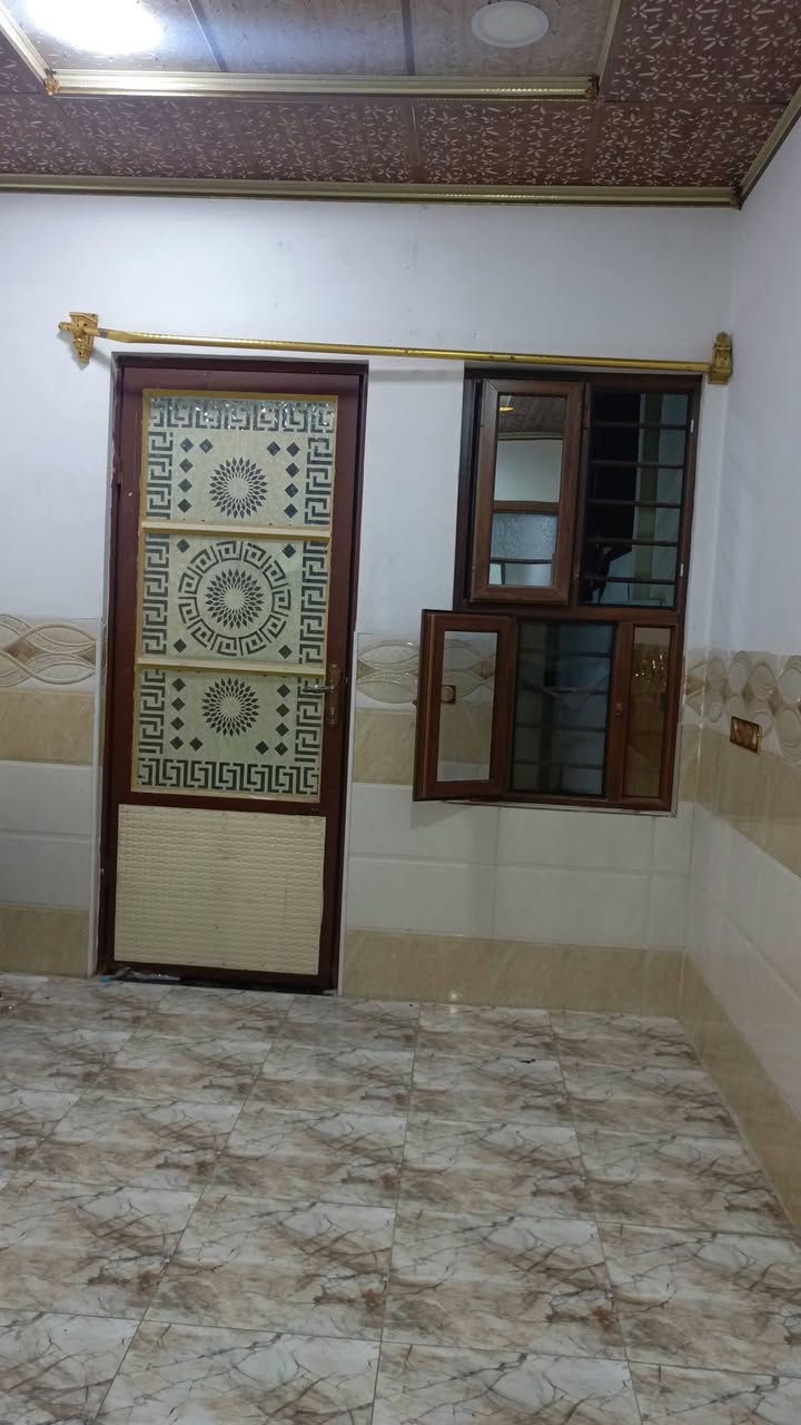 دار للايجار حي الميثاق بالقرب من
مدرسة مكه مساحة الدار 100متر طابق ونص 
غرفتين نوم هول2 حمام 2مطبخ استقبال 
للاستفسار الاتصال على الرقم 
***********
