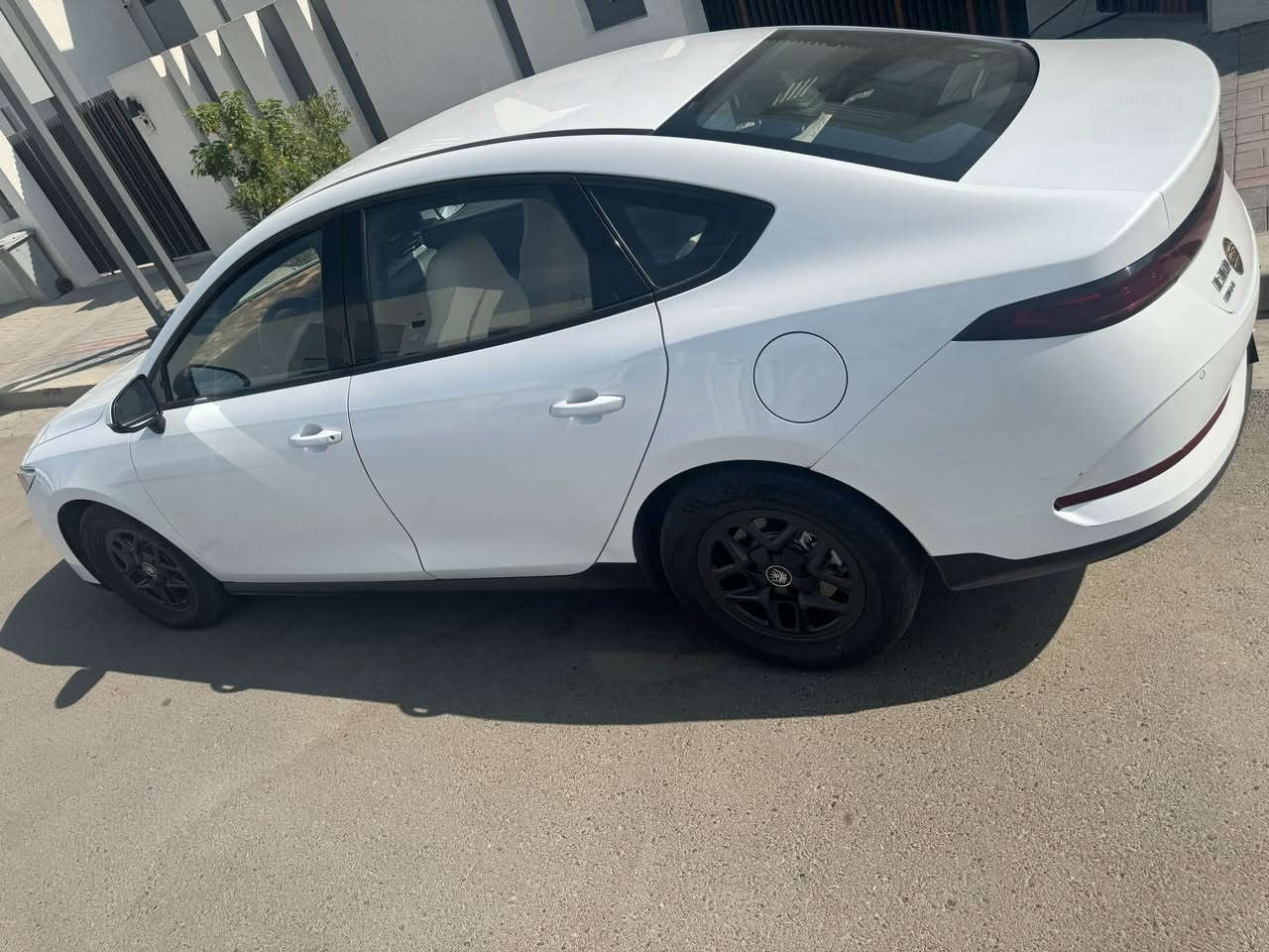 السلام عليكم للبيع فقط BYD 2025 كن بلاس  رقم اربيل باسمي كفاله عامه ماعدا 3 رصعات صغار  مواصفاتها معرفة غراضها كامله شاحن اصلي وفوم وكارت الشاشه محدثه اخر تحديث مع تنزيل كل البرامج بيها دخل زيتوني اصلي مكاني بغداد السعر 19 مليون 

تفاصيل اكثر اتصال او واتساب 
***********
المكان بغداد ابو غريب
