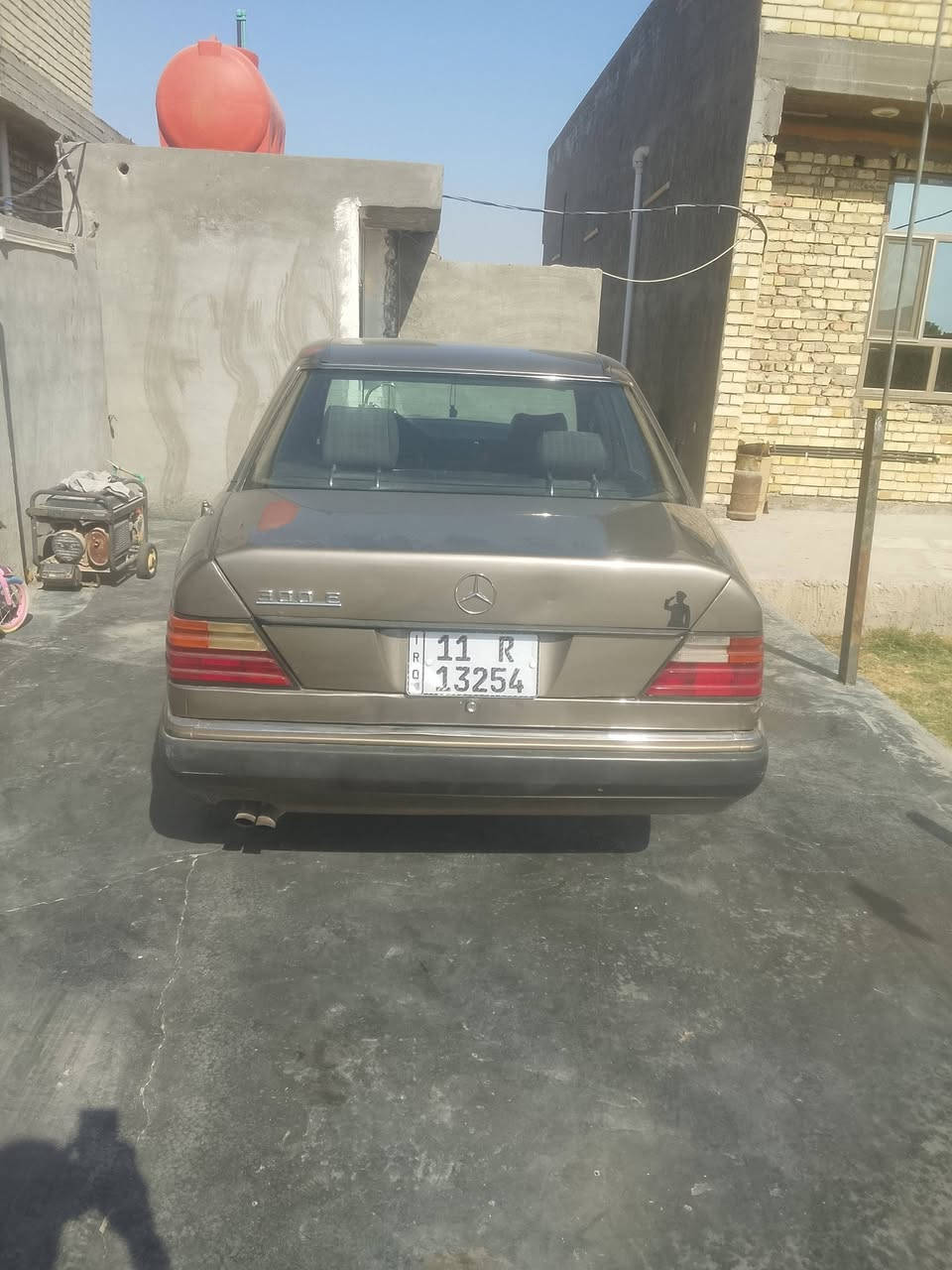 السلام عليكم
مارسدس دب 300 موديل 91 كير مكينه بلاد كفاله 
السياره كلها على وضع الشركه 
صدر أمامي خلفي جديد 
تبريد ثلج 
منظومه بانزين كلها جديده فيتبم نوزلات فلاتر جديد 
باتري جديد 
سويجات عدد إثنين 
سنتر لوك ريمون 
بدون قطره خياس قواعد دبل كفاله 
دبل فيت بم دبل هورن دبل مروحه 
داخل جلد كشنات كهرباء داخلها بعده بجيس على وضع الشركه 
هزه وأرقام وسنويه جديده باسمي شخصياً 
إخوان السياره بعد أحلى بالحقيقه 
مكاني بغداد السعر 58  أقره التفاصيل واتصل بيك خير وتدلل 
‏‪***********‬‏
