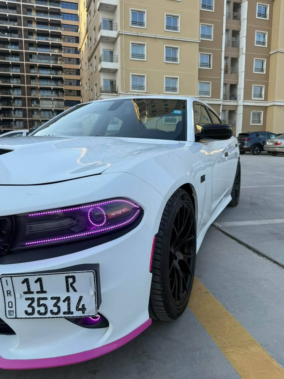 سلام عليكم شباب 
جارجر سكات باك للبيع 
موديل 2022 
اللون ابيض 
مكينه V8 / 6400ccm
ماشيه : 40 m 
رقم بغداد بأسمي والتحويل ثاني يوم 
المواصفات 
——————————-
كشنات كنتاره احمر مختم ( سكات باك ) 
فجوج بريمبو 6 بستم 
اكسل قفل 3.9 
كير 8 نمر 
دبات موبار سود
شاشه كار بلي 
كشنات تدفئه تبريد 
4 مودات قياده 
ذاكرة خزن ميموري 
حساسات خلفيه + جانبيه 
كامره خلفيه 
وباقي مواصفات السكات باك معروفه 
الأضافات 
———————————
لدات اوركال متغير 
وسقف روز رايز

حادثها 
——————————-
جاملغ وبنيد فقط 

* علماً السياره مناقصها اي شي جاهزه مجهزه 
* لا بيها تكحيل ولا بارد وكشرها كلش حلو 
السعر  ورقه وبالعافيه على الي ياخذها
السعر 215وبيها مجال بسيط 
مكاني بغداد / المنصور
هاذا رقمي ***********
