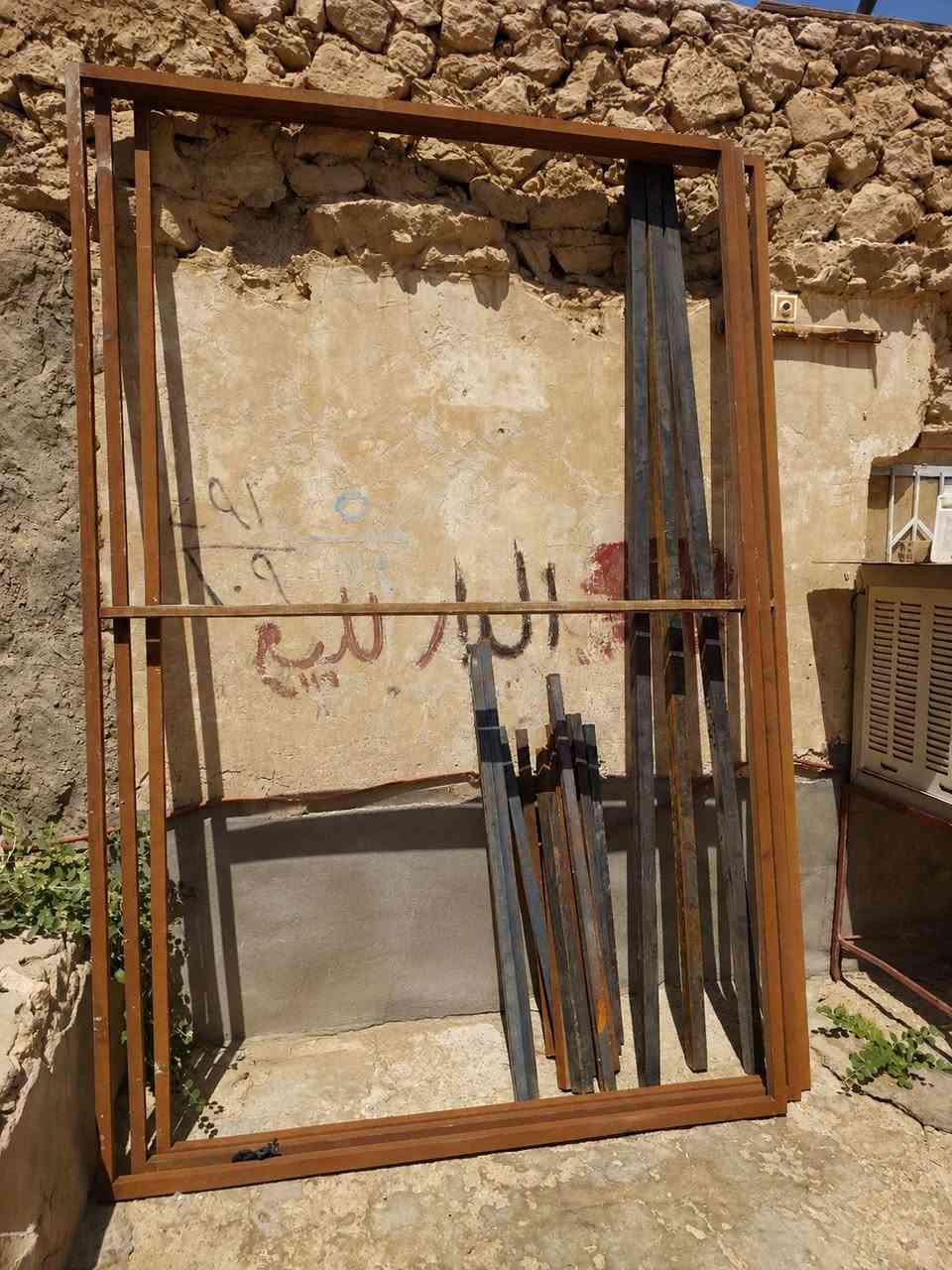 اعادة نشر بسبب الوعود الكاذبه و اللي ما عندهم كلمه
يوجد حديد للبيع الحديد قوي مو خفيف من غير عدد الروطات ١٢ روطه 
السعر 80 و بيها مجال 
الاستفسار // *********** 
***********
