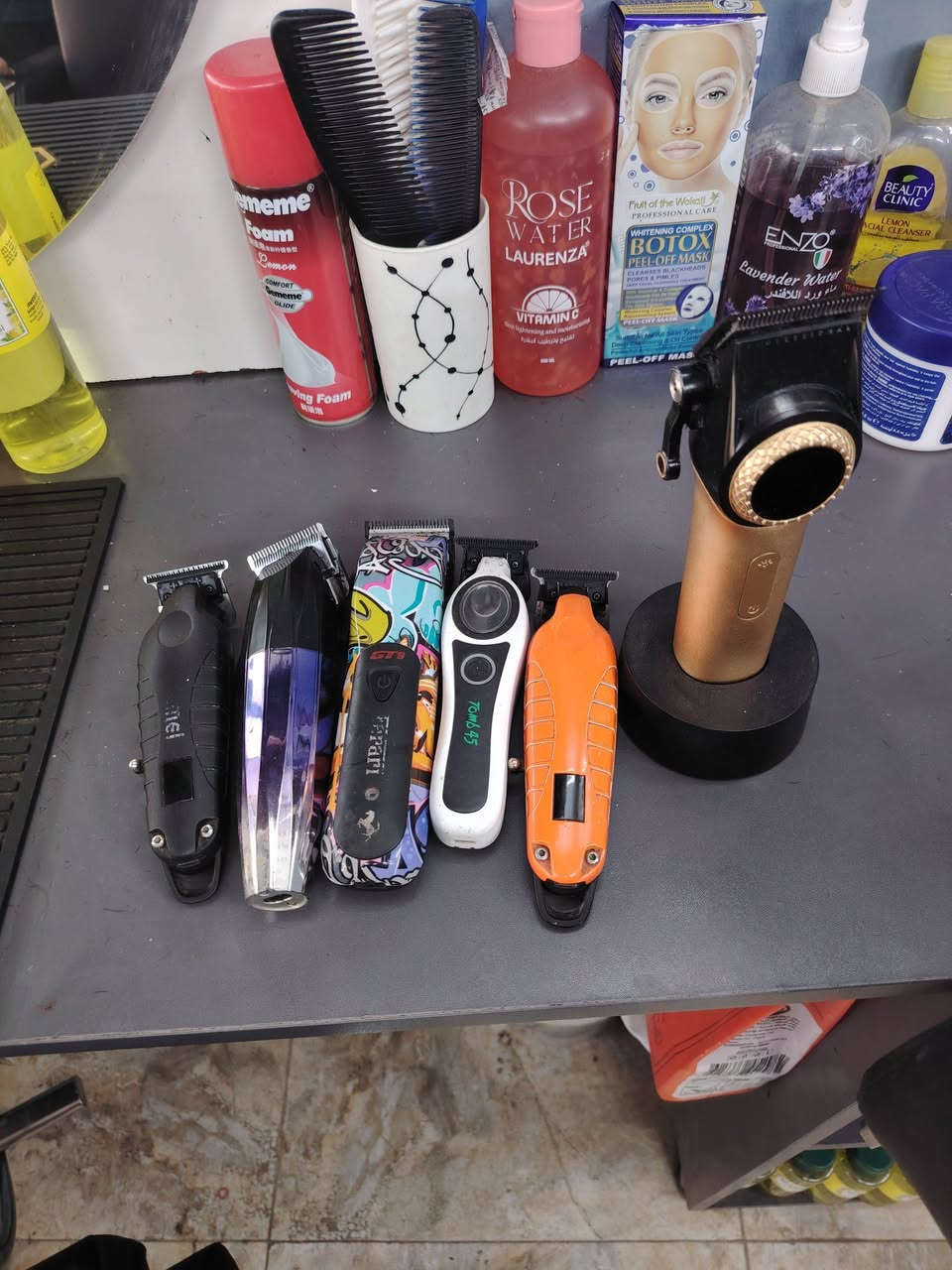 سلام عليكم
محل حلاقه كامل للبيع كراسي 2 جدد
ميز ومرايات وكلشي
نضافه الأغراض 100%
للأستفسار ***********
ما متواجد ع الفيس
عنواني الشعب

