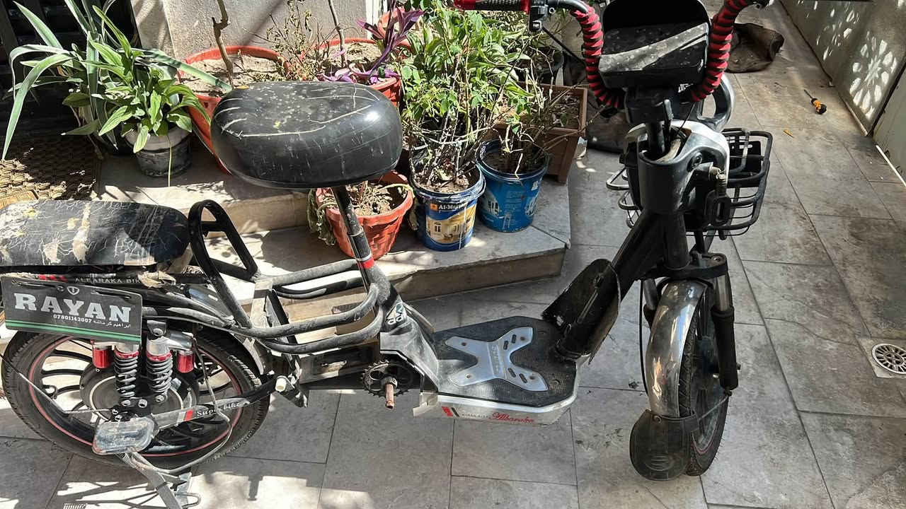 دراجه شحن للبيع ناقص بطاريات و سليكتر الي يحرك الدراجه السعر حط سعر إذا عجبني أرسلك للتواصل الاتصال على الرقم 
***********
