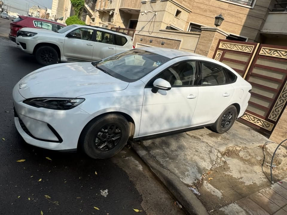 سيل 5 ماشية 6000
السياره اخت الزيرو بيها شخطين ورصعه بالباب الصدر  اصغار  موضحه بالصور والباقي مكفول السعر 21800 قفل مكان السياره اليرموك 
***********
