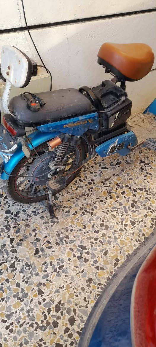 موطور حجم ٢٤ نقص بطاريات  سعر ٢٠٠   ليريدة يتصل ع رقم ***********
