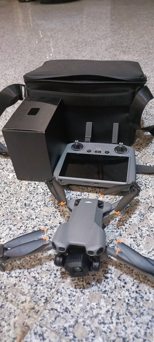مني فايف بلاص استخدام قليل dji mini5 PRO
اخو الجديد للبيع  السعر 1850 مليون و850الف 
قفل كامل ملحقات كيبل شحن فلاتر ريش قاعدة شحن 3بطاريات  
للاتصال ***********
