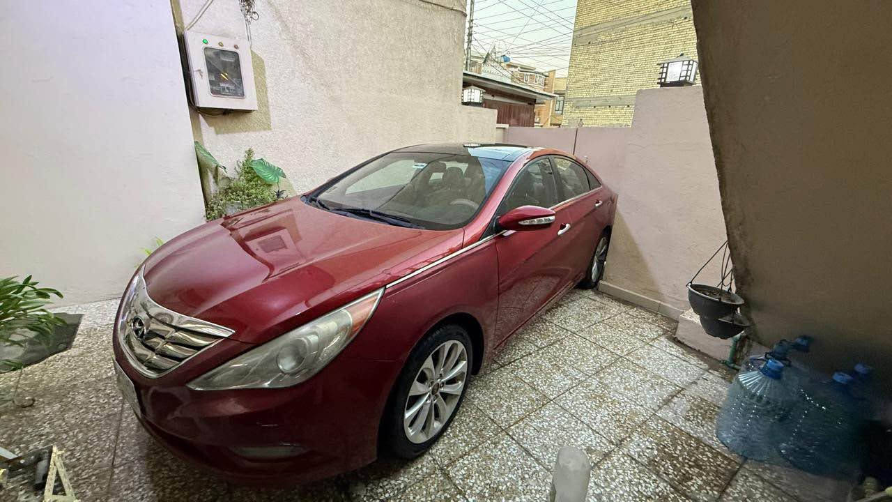 (مكلف بالنشر)
سوناتا ٢٠١٢ وارد امريكي رقم بغداد
محرك ٢٠٠٠ تيربو
حادثهه بالتاير الخلفي جهت السايق
بيها صبغ بالجاملغ الخلفي
فول اوبشن 
كشنات جلد بانوراما سستم سماعات صوت انفنتي للاستفسار  *********** احمد بغداد, العراق
