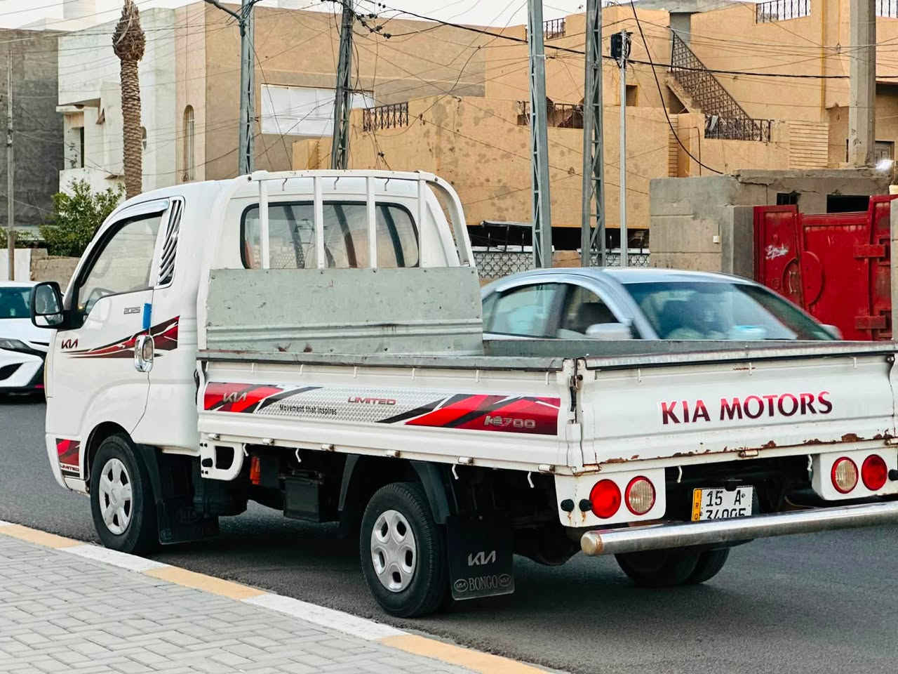 السلام عليكم. البيع كيا عموشه. موديل.  2010   رقم انبار الدولي باسمي.
مكفوله كفاله عامه من صبغ والضربه. 

محرك V2.700

محرك. كير. صدر تبريد. تخم تاير كله جاهز. مابيه. اي نقص.   

السعر  105 وبيه مجال 

المكان الانبار الكرمه
رقم الهاتف. ***********

