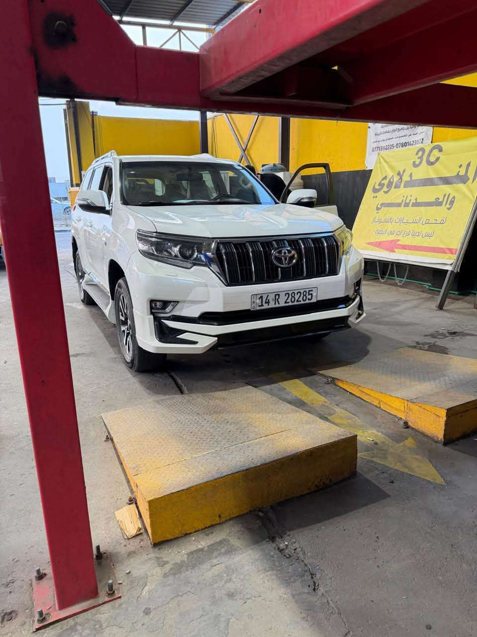 السلام عليكم
تويوتا برادو موديل 2018 TXL
وكاله الساير كويتي  
محرك 4000 V6
سلايت بصمه دخول ذكي
تحكم استيرن جهتين 
دبل تانكي و 7 راكب
تبريد مركزي 3 قطع
فور ويل ومانع انزلاق 
شاشه وكامرا وحساس امامي وخلفي
كشنات جلد وكهرباء
ماشيه 104 الف KM
شاشه  وكامرا
ويل حجم 17 انج
رقم بصرة تحويل سنوية لغاية 2031 
السعر 340
سياره جديده ومكفوله ما عدا صبغ بربع من الدعامية
‭***********
مكلف بالنشر
