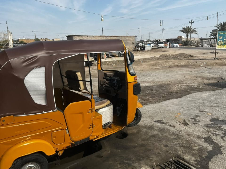 مكينه مكفوله بس كشر شوفت عينك أورق استنساخ اشتريت مكاتبه بس اني ماكاتب  أبيع كوم حديد ***********
