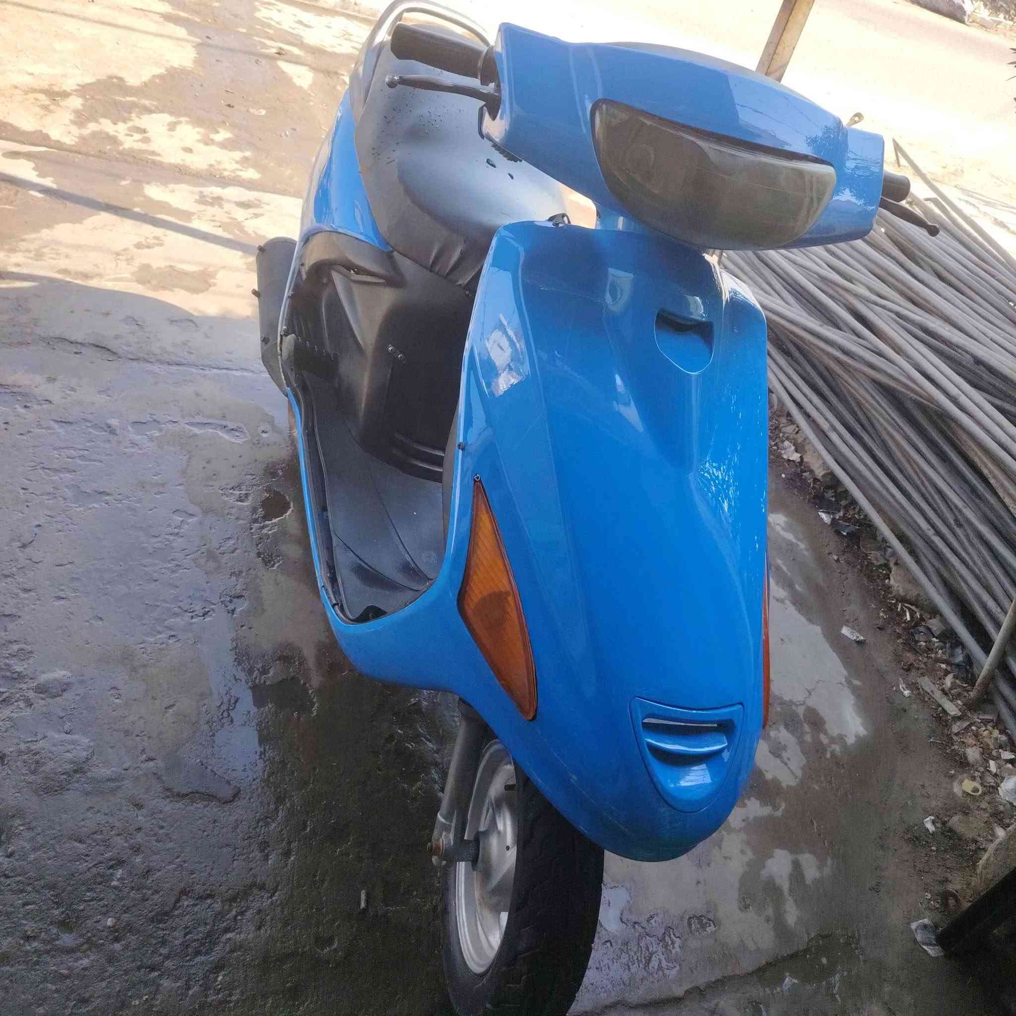 سلام عليكم شباب دراجه فراشه للبيع السعر ٣٠٠اوبيها مجال دراجه مفتوحه كدام عينك حلوه اونضيفه لا تنقيص ولا تبخير لايتات اوسلف شغال بس عوزهن باتري لئن الباتري العندي كلساع يهبط متواجد عل فيس *********** المكان ديوانيه  مركز
