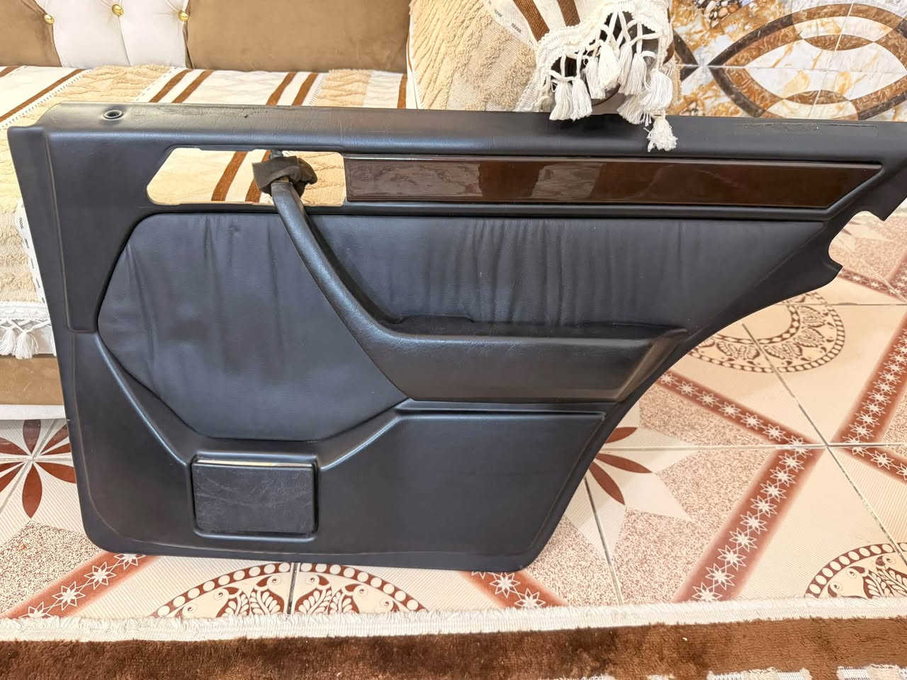 بطاين دب موديل 94
طابوكة جلد 
السعر 250 الف وبيهن مجال 
المكان ميسان العمارة
***********
