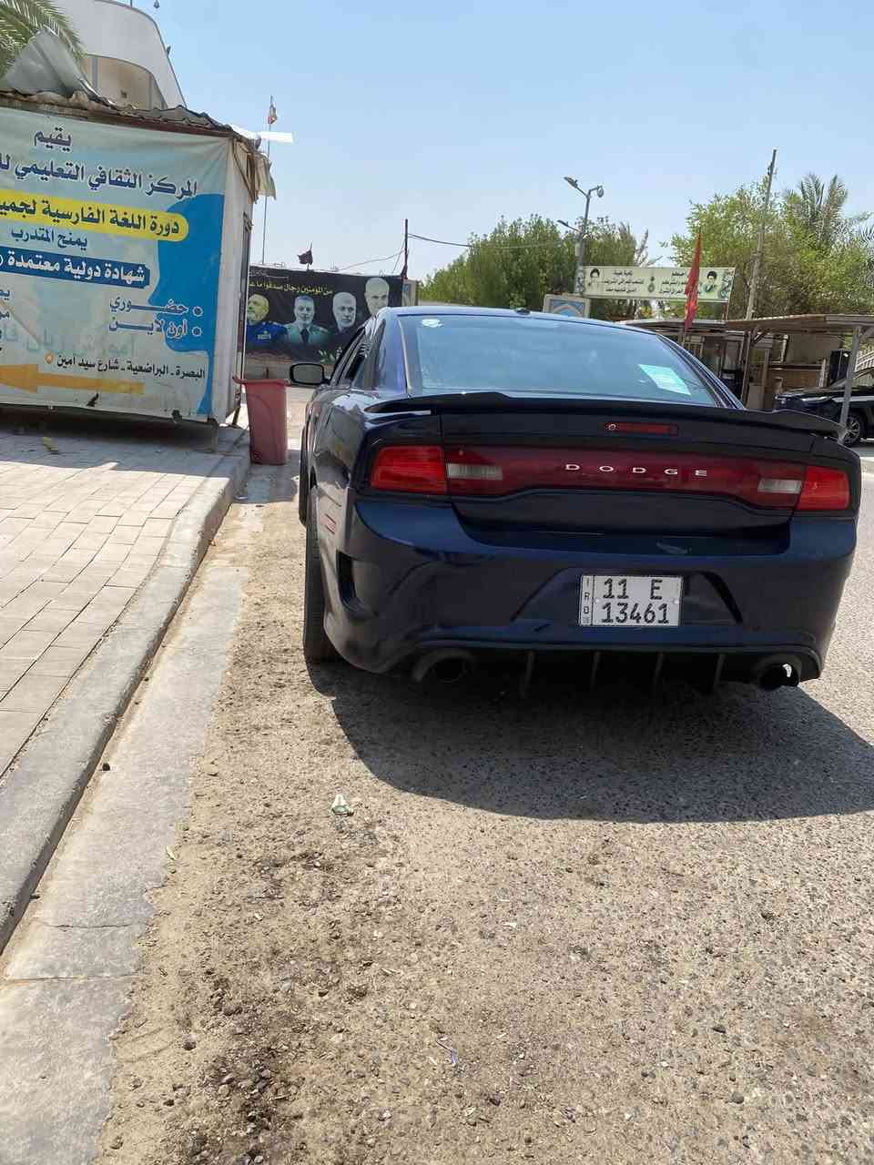 للمراوس فقط. جارجر كحلي 13 
 مكينه 5700
مكينه كير. 
تبريد ثلج 
محدثه srt
شاشة كبيرة 
فتحه سقف 
كهربائيات كلها. شغاله. سياره حلوه وجاهزه مكاني ميسان ***********
