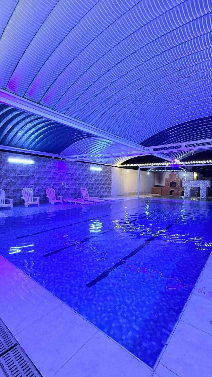 مزرعة رقم ☆116☆ بلد 

تتكون المزرعة🏡
مسبحين للكبار والصغار ☆ طول ١٤ م☆ مظلات للمسبح💦
تصميم جميل مع نافورات✅
غرف نوم عدد ☆٢☆
مطبخ عدد ☆١☆
صاله كبيرة مؤثثة بالكامل مع شاشة بلازما
كوخ خشبي مع جلسة عربية✅
مجمع صحيات عدد ☆٢☆
حدائق متعددة🌳
الالعاب منضدة فيشه بليارد🎮
 العاب اطفال🛝
كراج للمزرعه كبير✅ 
كهرباء ٢٤ ساعه✅
إنارة المزرعة جيدة جدا💥
باربيكيو متكامل مع تنور▪
جلسات متعددة للاستراحة♦
بستان فواكه🌴
للحجز واتساب 
💚***********💚
💚***********💚
رابط تطبيق ومنصة المصطفى
https://almustafa.bookifyiq.com/catalog
تطبيق المصطفى ينصح الزبائن عند مراسلة اي رقم من ارقام موظفين التطبيق ان يكون لديكم  ماستر مبلغ التثبيت حاضر لا ان تراسل وتطلب تثبيت الحجز على يوم غدا التثبيت يكون بنفس اللحظة من التطبيق لكي تضمن ان يكون الحجز لك وبنفس المزرعة التي طلبتها ...عبي الماستر وراسل الموظفين موجوده مزارع كل العراق..
اقل استلام للعربون♦100ألف♦
