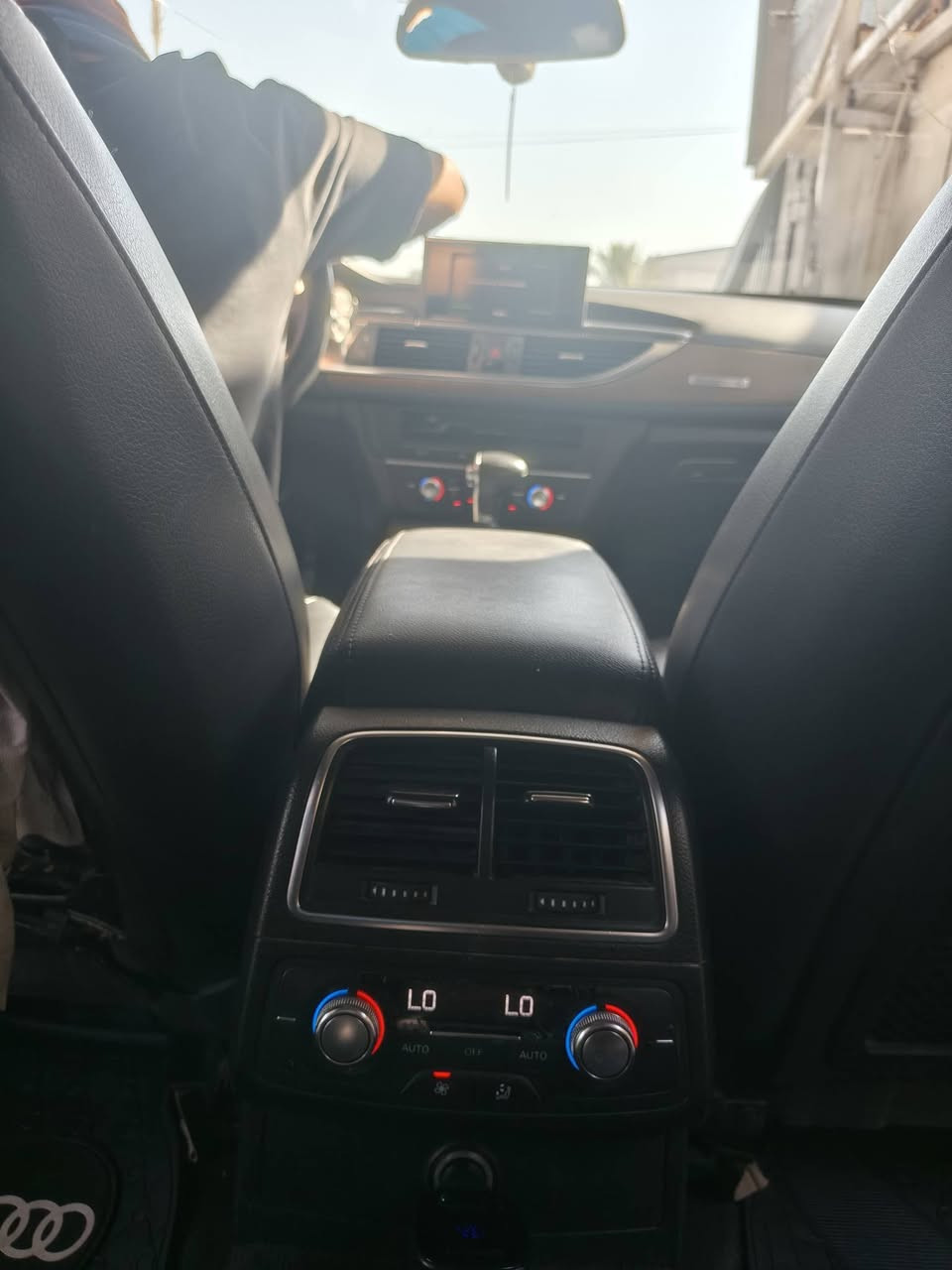 اودي  A6
مديل ٢٠١٢
رقم سليمانية 
سيارة فول مواصفات 
تبريد ٤ قطع 
بردات كهرباء 
صدر قبل أسبوع مسوي 
في تبم جديد 
باتري جديد 
بلكات ونوزلات ومجاول جديد حته القوايش
سيارة احلة من الصور 
حادث جاملغ جهة السايق 
عنوان بغداد 
سعر ٩٥ وبيها مجال 
رقم الهاتف ***********
