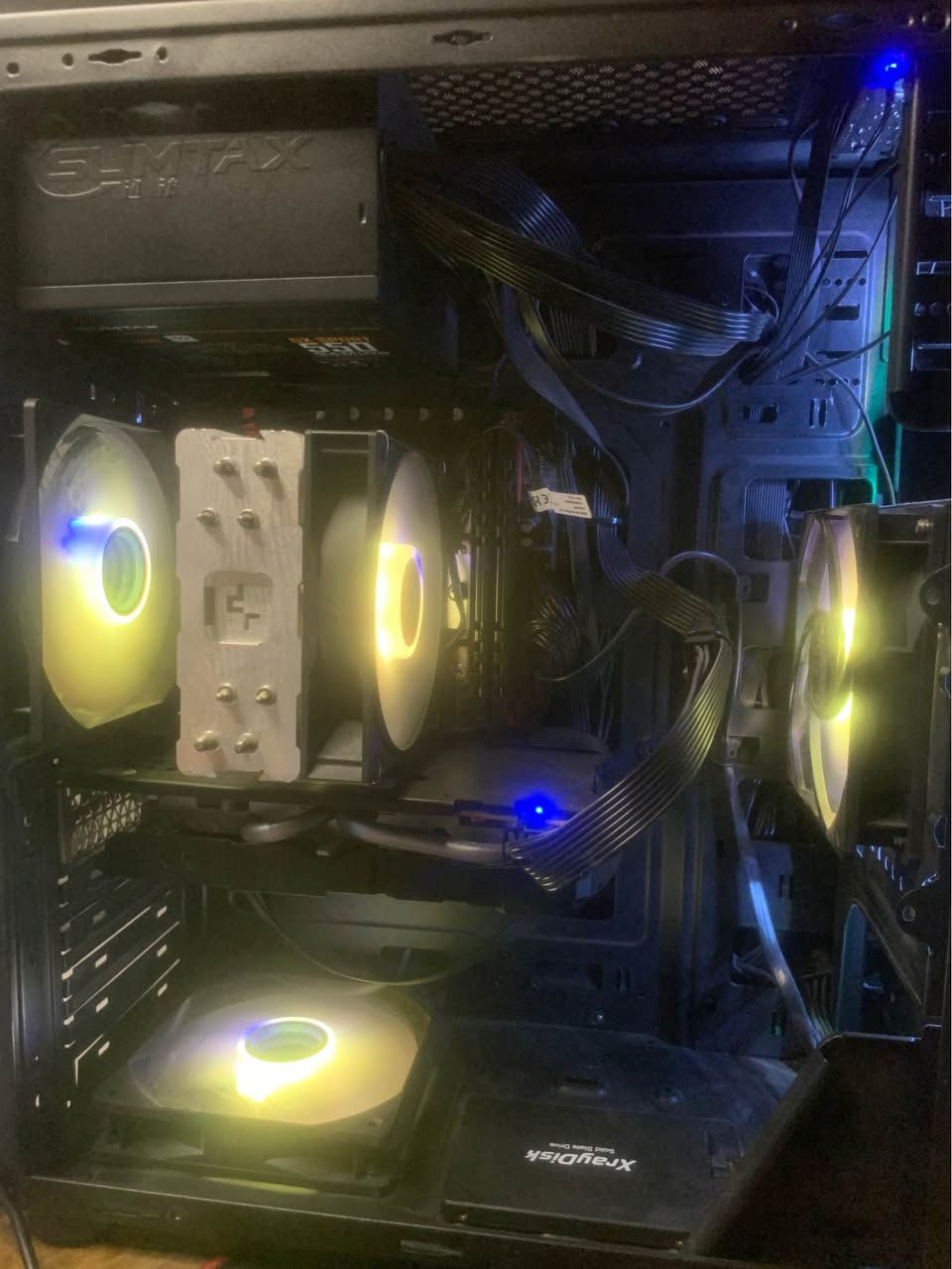 تجميعة pc للبيع (كيس فقط)

المواصفات
كرت الشاشةRX580  8G
المعالج antel XEON E5 V3
الرامات 16G
تخزين  500G SSD
المذربورد X99
الباور سبلاي 500W

ملاحضة / تجميعة تشغل جميع الالعاب لكن شرط تربط على دسبلاي بورت لان الHDMI منفذ ما مستقر على كرت rx580  وهذة ادائها 👇🏼  

Resident Eivl 9  : 75 FPS
cyberpunk 2077 :  60 FPS
rainbow six siege :  100 FPS
red dead redemption 2 : 60 FPS
cs go 2 : 140 FPS
Dying Light 2 : 55 FPS
Resident Evil4 remake
:75 FPS
 

السعر 400

المراسلة عالخاص او عالواتساب 
***********

عنواني البصرة-الزبير الزبير, البصرة
