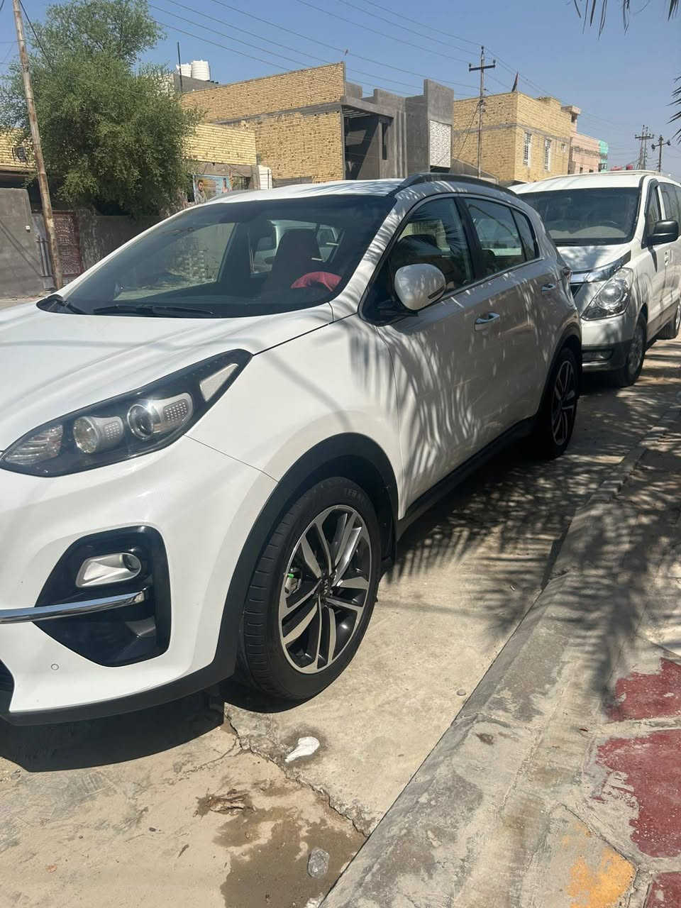 السلام عليكم
سيارة للبيع نوع سبورتج موديل 2019 شكل 2020 
مكفولة السيارة ماشية 75 الف  كيلو متر رقم بغداد 
السعر 182$ عنوان السيارة بغداد الحسينية رقم الهاتف ***********

