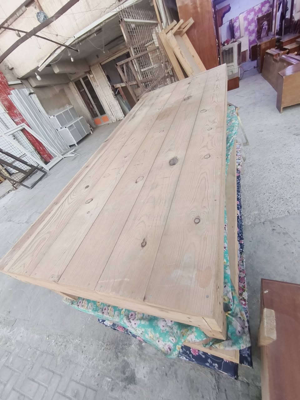 سلام عليكم 
سرير منام مكتبه
 صوميه لوحه
 مستعمل نظيفه 
عدد3 سرير مكتبه
مكان بغداد حي الاعلام شارع قطر الندى
الاستفسار على رقم 
***********
