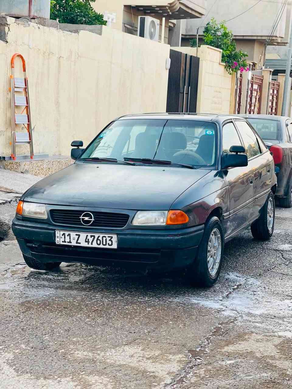 السلام عليكم اوبل 1993 
محرك حجم 16 محرك وكير شررررط 
سنويه جديده شرط التحويل  
كهربائيات كلها شغله 
كيلو متر رون حماوه بانزين كلها شغاله سياره جاهزه 
مكاني الموصل 

*********** اتصل بي وتساب
