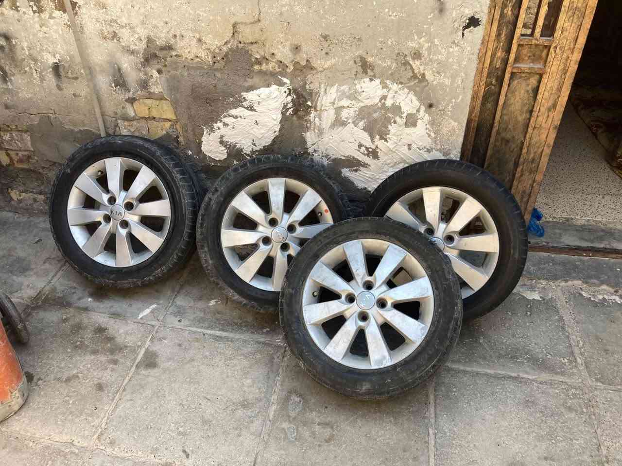 سلام عليكم عندي البيع تايرات وياله كيه ريو بل كارتون مكان الناصرية مركز ***********

