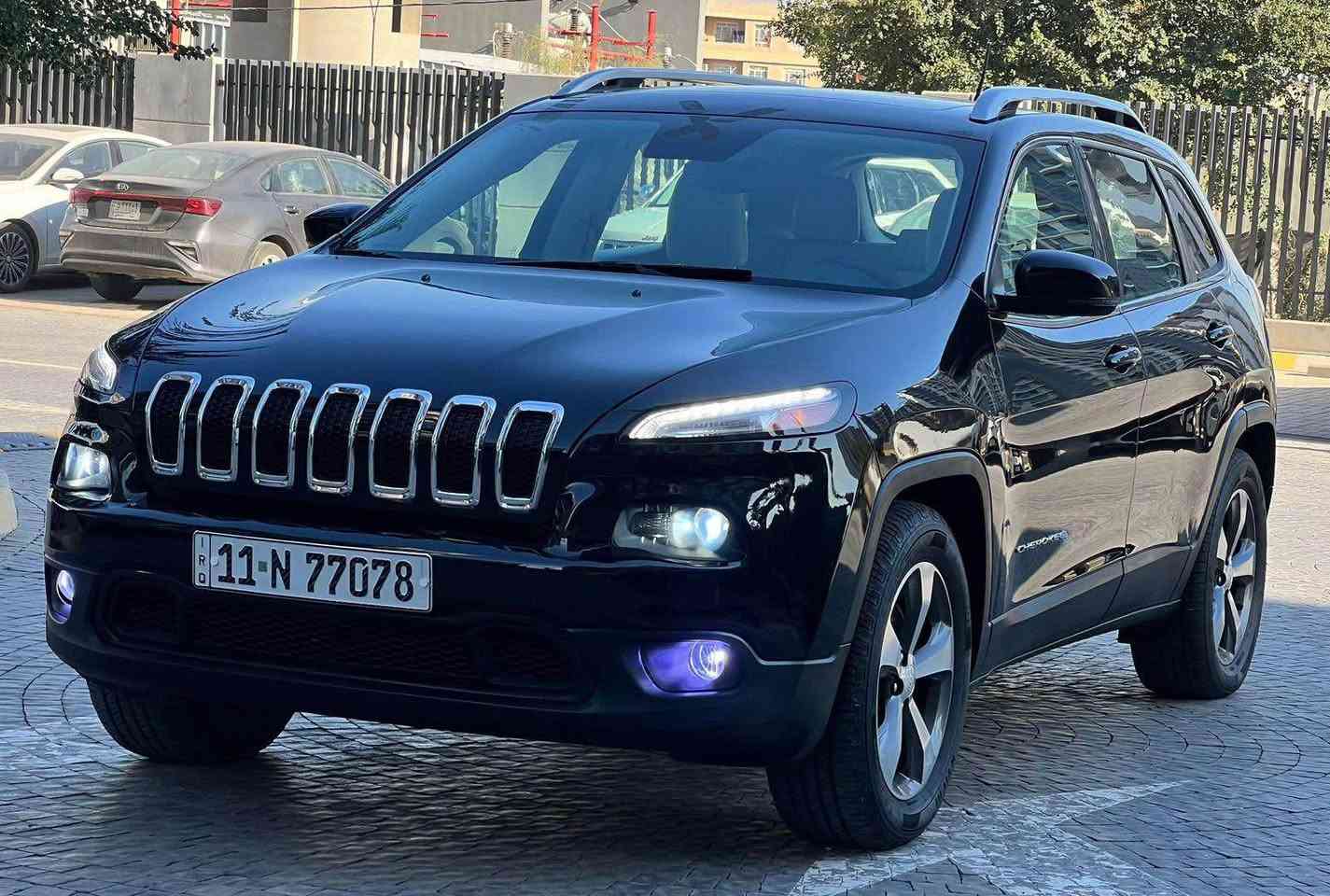 السلام عليكم 
للبيع جيب موديل 2019 
ماشيه 90
وارد امريكي محرك 6سلندر 
فول مواصفات للاخير 1/1
لمتد
ظررها چاملغ وبنيد بدون دواخل 
السعر 115 وبي مجال للاستفسار ع
***********
مكان السياره بغداد السيديه بغداد, العراق
