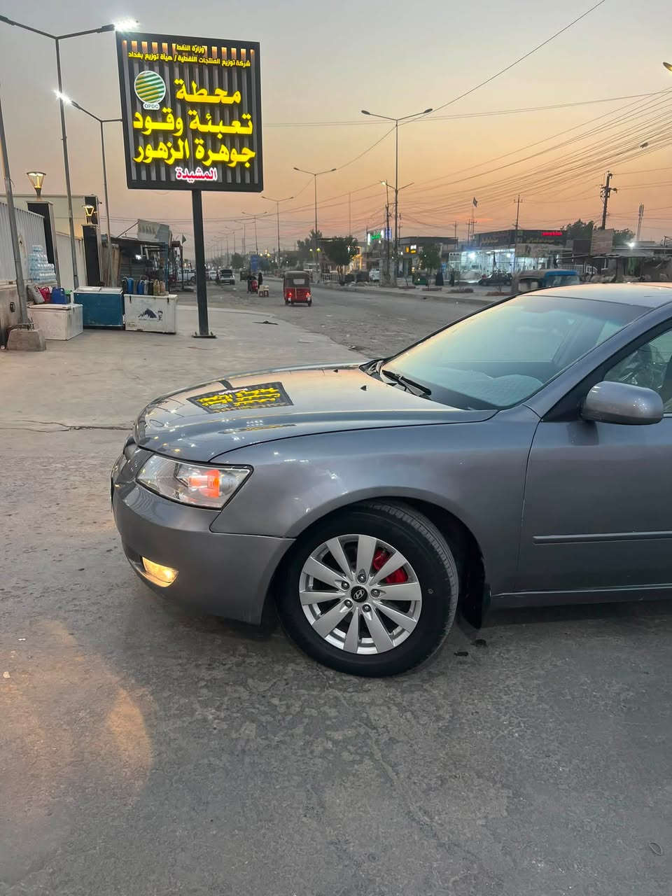 السلام عليكم للبيع فقط سوناتا 2007  رقم بغداد انكليزي سنويه مجدد 2030 باسمي تحويل مباشر  حادث فقط جاملغ امامي وشويه مقدمه الغد اربع اصابع شواصي مكفولات بيهه صبغ احزام فقط اثر جراد قماره وصندوك مكفولات مكفوله سياره من دواخل والكص والتبديل فول مواصفات 6 سلندر محرك كير صدر تبريد مكفولات تخم تاير جديد سياره جاهزه وكل نقص مابيهه مكان بغداد للاستفسار 
***********
