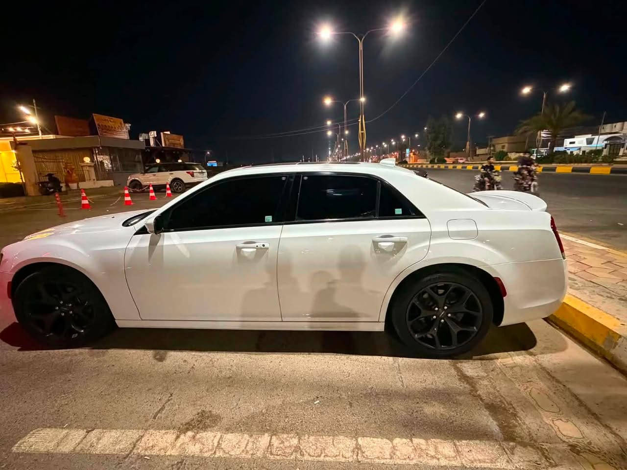 كرايسلر اوباما 300S كندي 
الموديل 2021
العداد :   64 مايل
المحرك : V6 . 3.6L 

المواصفات فول الفول S

فتحة سقف پانوراما 
رادار مع مانع تصادم 
نقطة عمياء 
حساسات امامية
ويل قياس 20 أنج 
حساسات خلفية 
شاشه كبيرة مع نظام ملاحة نفكيشن GPS 
سستم صوت الپاين مع سماعات بريميوم 
مقصورة الركاب من الجلد الفاخر 
المقاعد الأمامية كهرباء
ذاكرة لحفظ وضعيات الجلوس (ميموري) 
مقاعد أمامية تبريد وتدفئة 
مقاعد خلفية تدفئة 
تشغيل عن بعد 
ستيرن كهربائي تدفئة ستيرن 
محدد سرعة  تلفون بلوتوث
كاميرا خلفية 
مرايا متحسسة للاضاءة العالية 
كير شفتر بالستيرن 
دخول ذكي (بصمة) 
ملاحظة ( السيارة مغلفة 9ppf ملم كلف 1500 دولار)
السيارة سنوية مجددة 5 سنوات وتضليل بالسنوية 80 بالمية 

🟧 سعرها 360 ورقة 
رقم صاحب السيارة 
***********

