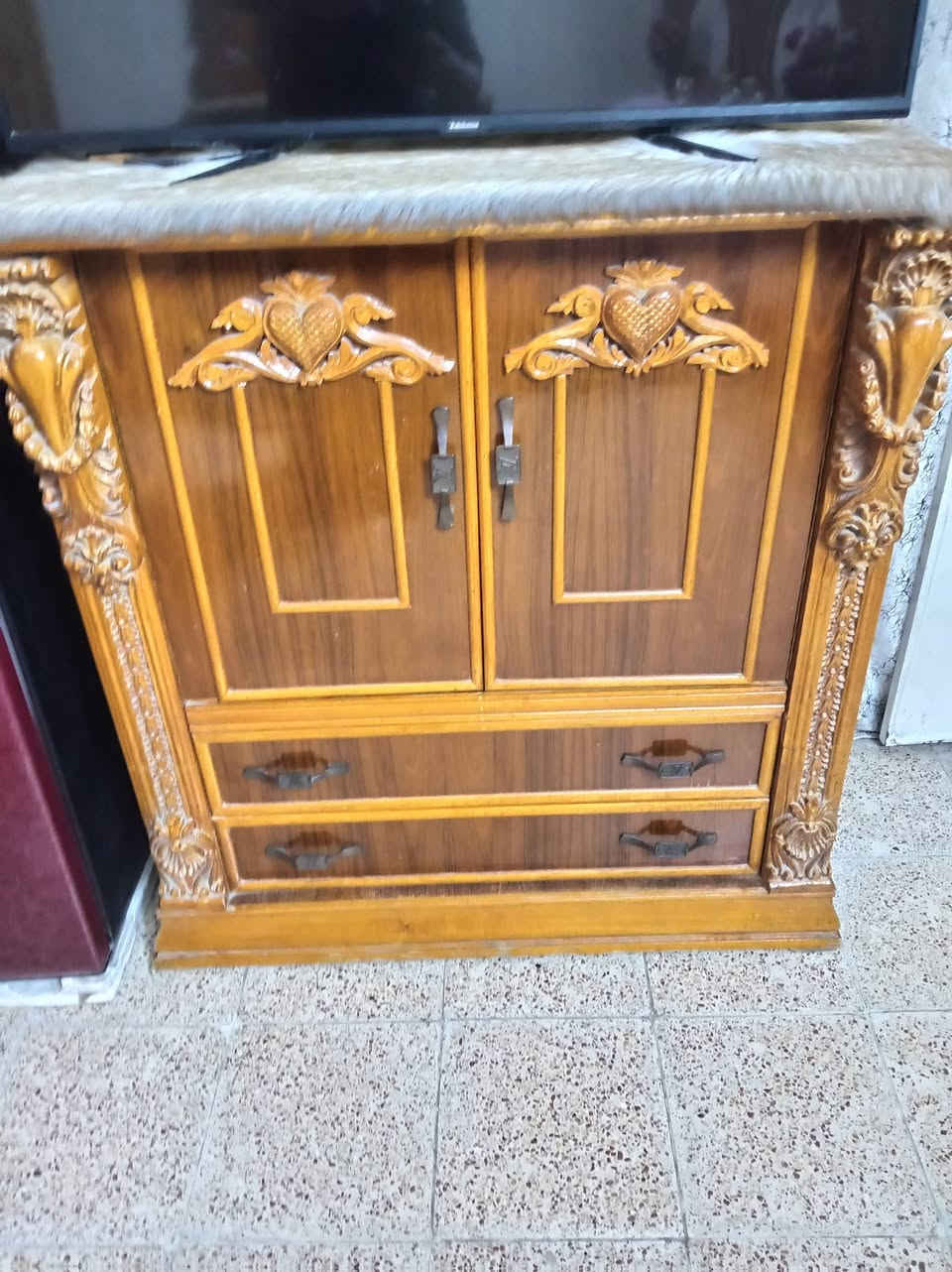 بغداد مدينه الصدر
سلام عليكم عندي غرفه للبيع

غرفه صاج ملاحق ٦ ابواب

الله شاهد نضيفه كلش

السعر ١٧٥٠

رقم ***********
