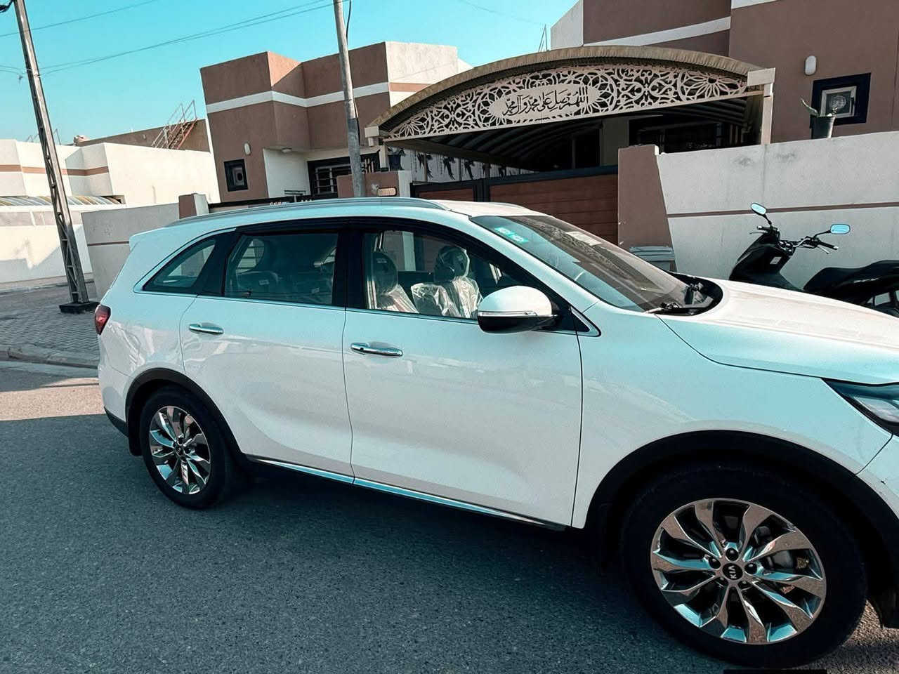 سورنتو 2020 خليجي  ماشيه 88 صبغ خشم البنيد قليل شبرين 

• سنوياً جديد باسمي رقم انكليزي جديد واسط 

• 7 راكب

• 6 سلندر

• شاشه لمس

• كشانه جلد _ 2 كشن كهرباء

• لايت زنون ابيض

• جنطه كهرباء 

• مري شفط تحكم عن بعد

• نضام أواكس + بلاتوث

• بردات داخليه بلادي

• يدات نيكل ستيل بلادي

• اشارة ترحيب عند الاقتراب

• علامة سورنتو بالدواسه

• 3قطع تبريد 

• وياله على 19

• حساسات اماميه _ خلفيه

• كامره بل دشبول

• عنوان ديوانية 

- 245

• التواصل ***********
