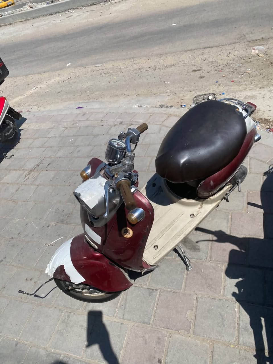 دراجة كلاسك للبيع
سعر 100 الف مكاني بغداد،مدينة الصدر 
دراجة تشتغل هندر واحد، ابيع كوم حديد 
متوفر واتساب ***********
