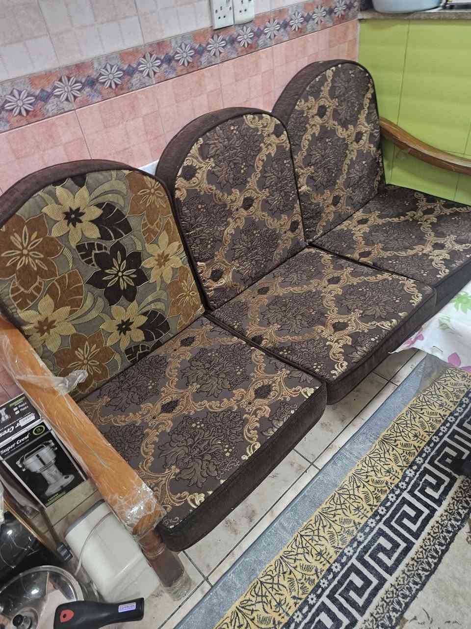 ٧ نفرات اي عيب مابي ١٢٥ وشايف خير ***********
