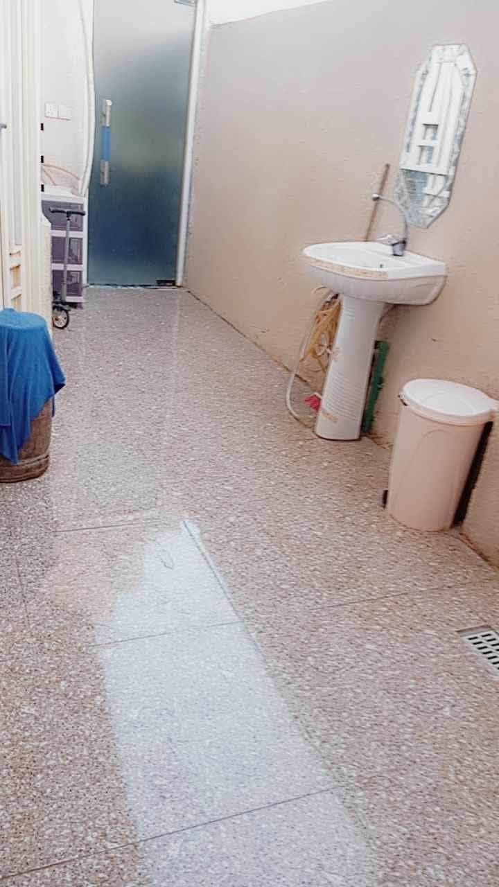 السلام عليكم
دار للبيع مساحه ٧٣متر طابقين يتكون الطابق الارضي من استقبال وصاله ومطبخ وصحيات والطابق الثاني غرفه وصاله     

العنوان كربلاء الحر الصغير قرب مدرسه الوديان

السعر٤٨ مجال بسيط

للتواصل والاستفسار ع رقم 

***********٩
