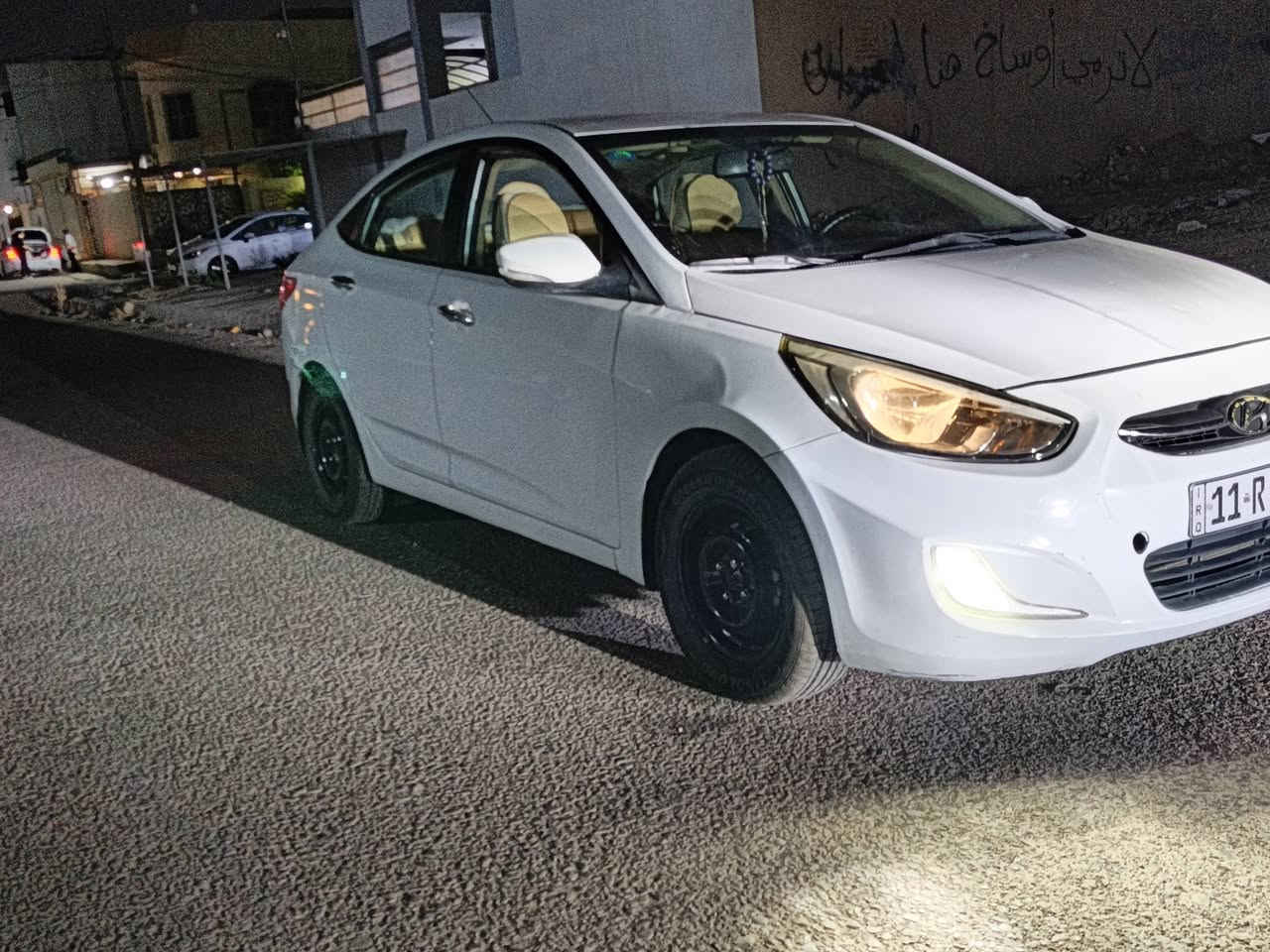 Hyundai Accent 
موديل 2015 
 مواصفات 
سقف سلايت 
داخل لونين
تجوه يد
لايتات زنون
رقم بغداد الماني جديد لحد 2030
هزه جديد 
تبريد ثلج
شرط تحويل بأسمي 
شاشة ايباد + كامرة خلفية 
فول مواصفات 1/1 
محرك 16 دوش المرغوب 
والكير AT 
كير ومحرك خير من الله لا صرف لا بخار 
سيارة ماشية اقل من 150 الف 
بي مكان تعديل بارد على كد شبر 
و PDR على كد شبر شرط بدون صبغ ومعجون
السعر 105 وبي مجال
مكان السياره كركوك 
للتواصل 
***********
