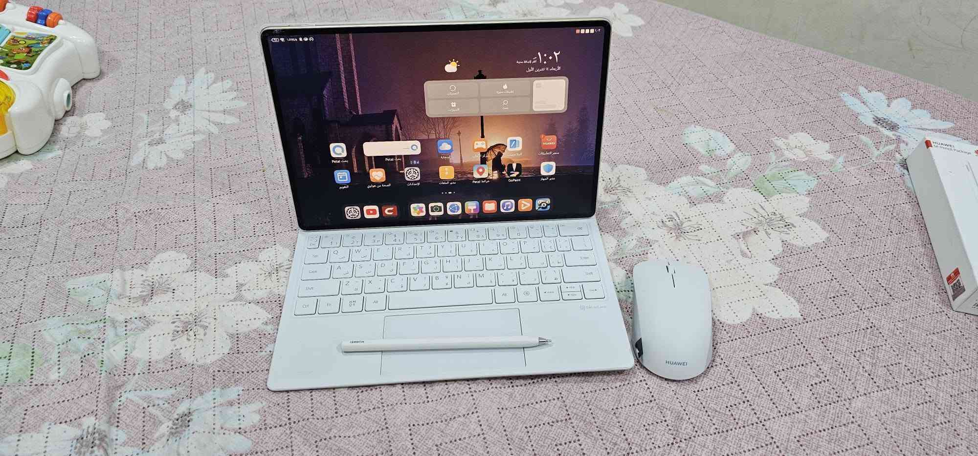 هواوي ميت باد برون • 12.2 بوصة • ملحقات