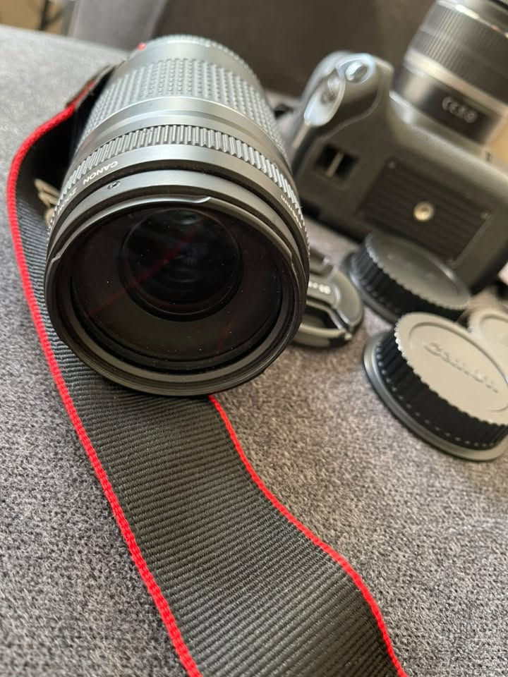 كاميرا كانون D550 مع عدسه اضافيه 70*100
مع بطاريات ٢ وحامله بطاريات وحقيبه
***********
