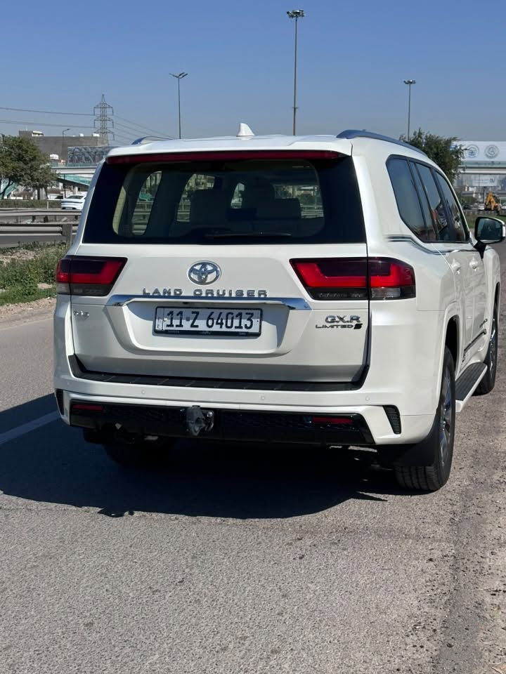 GX.R limited S 2025 
ضمان ساز - مع حماية XPEL أمريكية
 العداد: 1800 كم فقط (بحالة الوكالة).
 الضمان: شركة (ساز) 3 سنوات أو 100 ألف كم.
 رقم بغداد، السنوية باسمي (تحويل مباشر).
 الحماية: مغلفة بالكامل PPF نوعية XPEL أمريكية (اني مستورد الرولة من امريكا) لأقصى حماية.
 لمحة عن المواصفات:
• رادار أمامي، 8 إيرباك، عداد ديجيتال، 3 شاشات.
• إضاءة محيطية، مرايا شفط، شاحن لاسلكي، ثلاجة.
• تبريد وتدفئة قطعتين، دبل كامرة بالمراية الداخلية.
• داخلة صيانة دورية بالشركة 3 مرات ،كل غراضها موجودة وزيرو غير مستخدمة من سماعات وطفاية وحتى السبير غير مستخدم.
• سيارة تتعب تكول جديدة طابكها بالكراج جوا القمرية نادرا اطلع بيها عندي سيارة ثانية استعملها لمشاويري ومشاغلي وهذا سبب البيع.
 السعر: 776 ورقة (77,600) 
 المكان: بغداد - حي الجامعة.
***********
