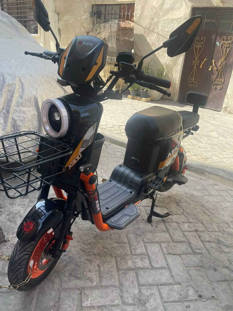 دراجة شحن x900 جديدة قبل اسبوع اخذتهة بطاريات 5 دبل ماشية شي قليل السعر 650 وبيهة مجال 
الاتصال *********** 
بغداد - صليخ
