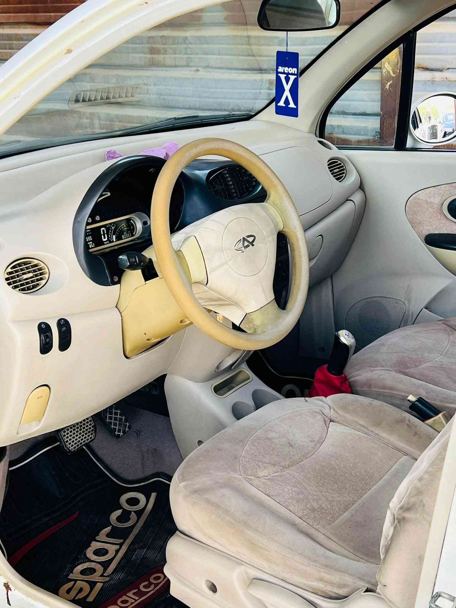 ‏السيارة موديل 12 شيري ‏تيكو ‏ ‏جاهزة من كل شيء تبريد شغال ‏كهربائيات شغالة سيارة حلوة جاهزة من كل شيء بيها شوية بجمع أمامي سعر 33 لو بيها مجال *********** مكان السيارة بسمياه قرية 10 ￼￼￼￼￼￼￼￼￼￼￼￼ رقم بغداد ￼

