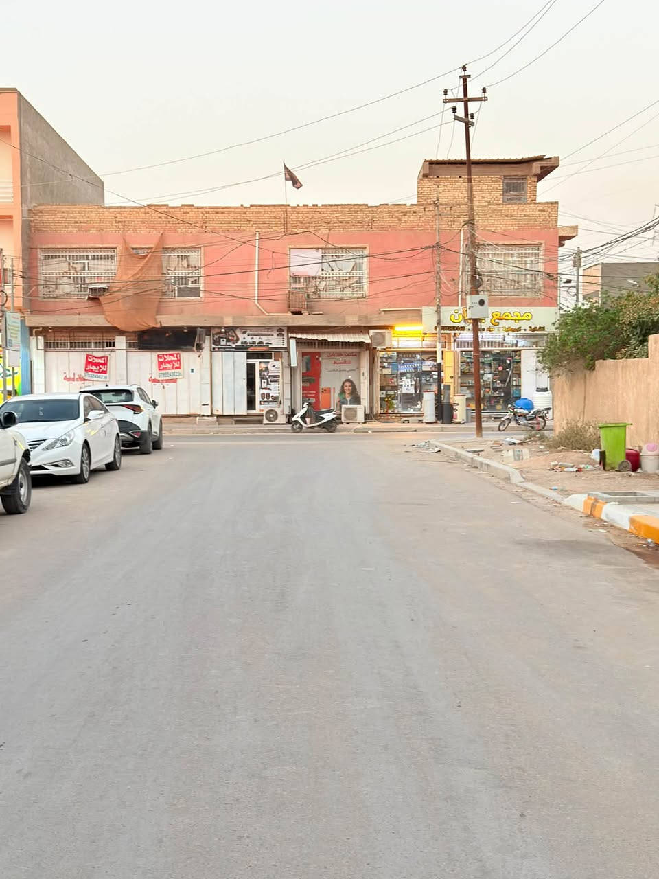 ⭕️دار (للايجار) التجاري او السكني يصلح روضة في حي المحاربين قريب جداً من شارع ٦٠ على شارع ١٥م  

⭕️المساحة ٤٠٠م 

⭕️الطابق الارضي يحتوي على صالة وهول ومطبخ حار وبارد  وغرفتين نوم ومجمع صحيات 

⭕️الطابق الثاني يحتوي على خمس غرف نوم 

⭕️لطلب سعر  مراسله الصفحة او الاتصال على الارقام

*نستقبل جميع عروضكم السكنية 🏠 والتجارية 🏡 بكافة مناطق الحلة 
……………………………..
للمزيد من المعلومات

♦️مراجعة مكتب بابل الكائن في شارع ٦٠ مقابيل حلويات ريف دمشق اوكراج ناجي كماش سابقاً او الاتصال ☎️ 

***********ابو احمدالاسدي  
***********احمد الاسدي
*********** امير الاسدي
