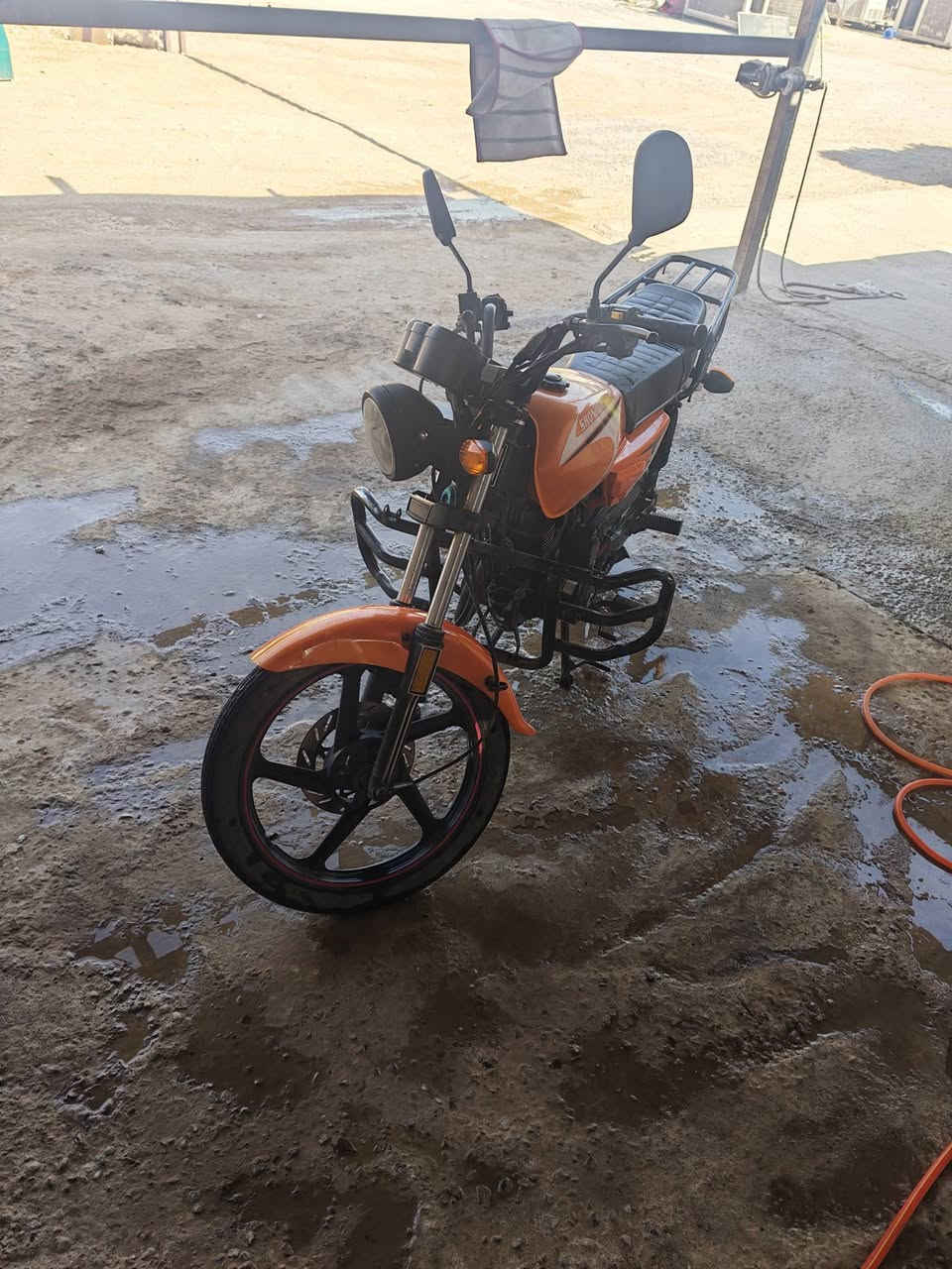سلام عليكم لبيع دراجه حلوه برغي
ما مفتوح بيه موديل25سكنرسعره 750  قفل
رقمي*********** عله لفيس ما متواجد

