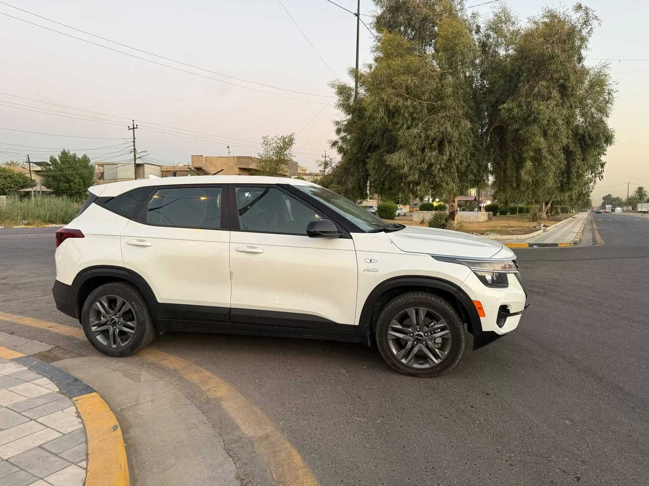 للبيع سلتوز موديل 23 
ماشيه 23 امريكي
 بدون حادث فقط موضح بالصور
 رقم بغداد سنويه لل٢٠٣٠. 
سياره نضيفة بالعافيه ع الياخذه جدا جدا نظيفه
محرك ٢٠٠٠ دوش 
السعر ١٤٢

مكان بغداد نفق الشرطة 
حي حطين
***********
