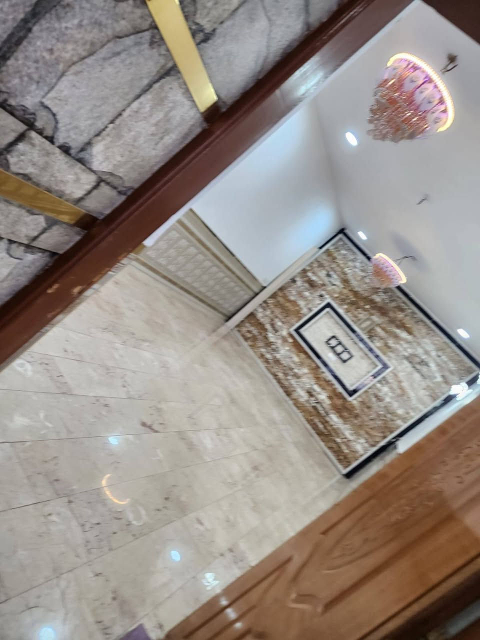 بيت للبيع / العنوان / حله السياحي  قريه الدولاب يبعد عن الشارع العام ١٠٠ م بل نزله مال البدعه عرض الشارع ٨ م  / المساحه ٤٠٠ م  سند ٢٥  شرط التحويل  عدد الغرف ٢ جوه ١ فوك 
بيت متكامل مرمر جدران وارضيه الاستفسار 
***********
***********
اتصل

