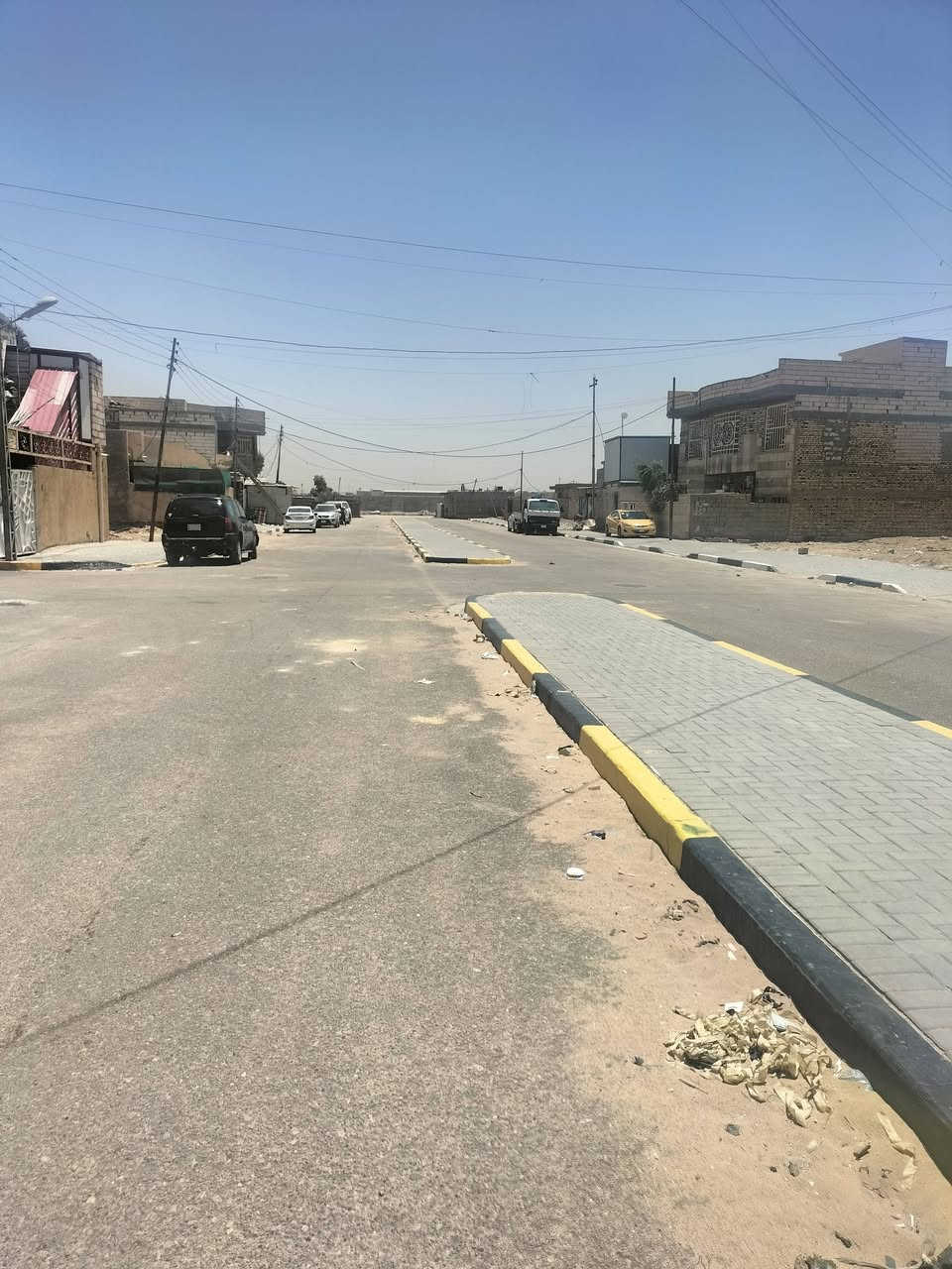 دار مساحه ٢٠٠م خلف كليه الكنوز...دور الكهرباء على السايد العريض...السعر 400 الهاتف ***********
