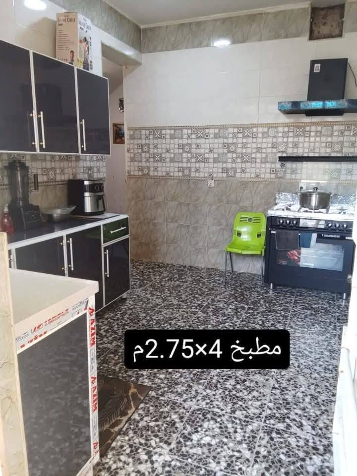 بيت للبيع طابقين زراعي قرار 117
105م واجهه 7م نزال 15م بيت نضيف بناء 2022

استقبال + مطبخ +حولي + غرفه نوم +مناور عدد 2 + حمام مشترك/ 

طابق الثاني 

غرف نوم عدد 2 + حولي + حمام مشترك + سطح اشتايكر

العنوان / شهداء البياع قرب مدرسه الصقور الأهليه ثاني بيت عن الركن عرض الفرع 15م المنطقه كامله من ماء وكهرباء ومجاري اليوم الشوراع انكصت بقى فقط التبليط عن قريب ان شاءلله 

السعر/ على الخاص

رقم الهاتف /*********** واتساب واتصال

*********** اتصال

نص مكتوب في الصور:
- واجهة البيت 7×15م
- الطرمه
- دخول باب الاستقبال دخول باب المطبخ
- مطبخ 4×2.75 م
- استقبال 5 × 3.50 م.