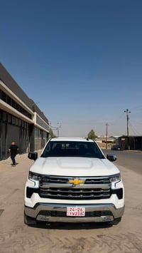 2024 CHEVROLET SILVERADO LT اللون :- أبيض الموديل :- 2024 سعة المحرك :...