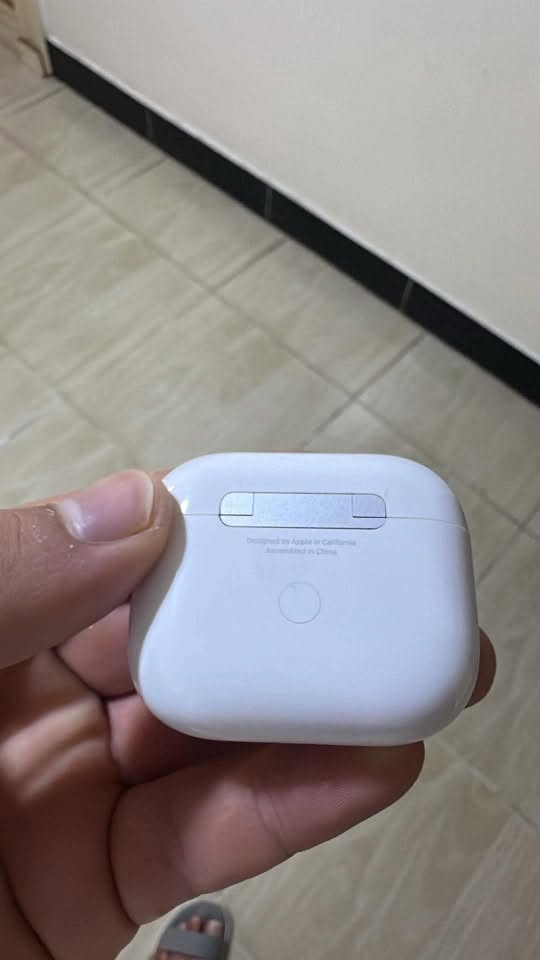 سماعه   ابل  ايربود الجيل الثالث نضافه فول كل عيب مابيها  سعرها 130 وبيها مجال متوفر توصيل لكل العراق 5 الاف تواصل واتساب ***********
