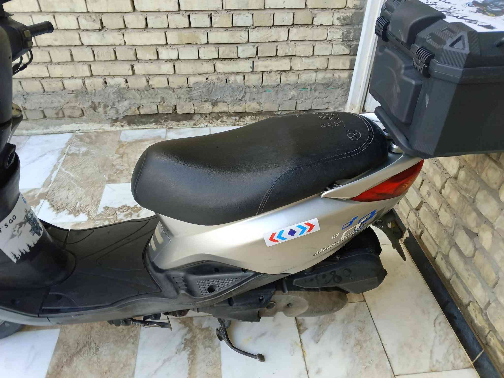 السلام عليكم بريز ببغاء للبيع كفاله عامه من كلشي مكينه ما مفتوحه مابيهة اي نقص الصور تحكم الدراجه جديده بانزين كله محسن دهن امزويل دبلات جدد كلجات وقايش جدد تاخذهة ربع ماتصرف عليهة رايدهة بمليون و100 وبيهة مجال مكاني بغداد البلديات ***********
